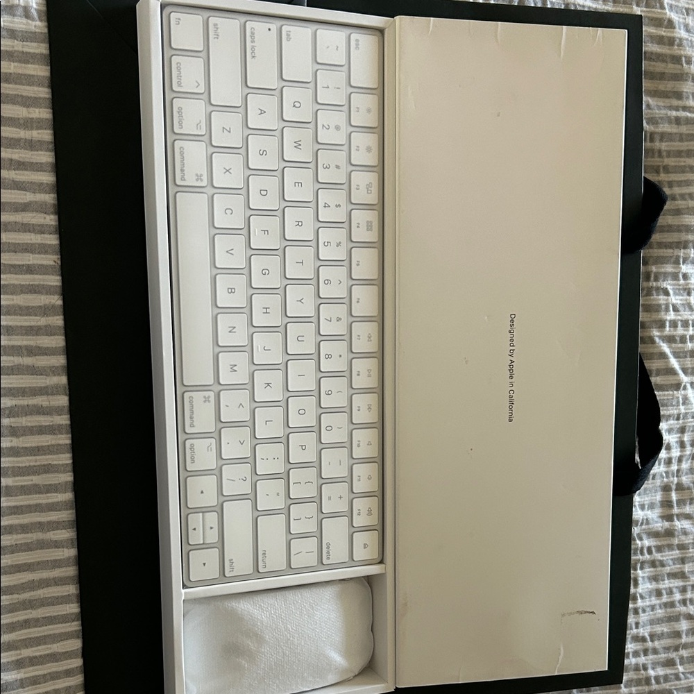Wireless White Keyboard - Picture 2 of 3